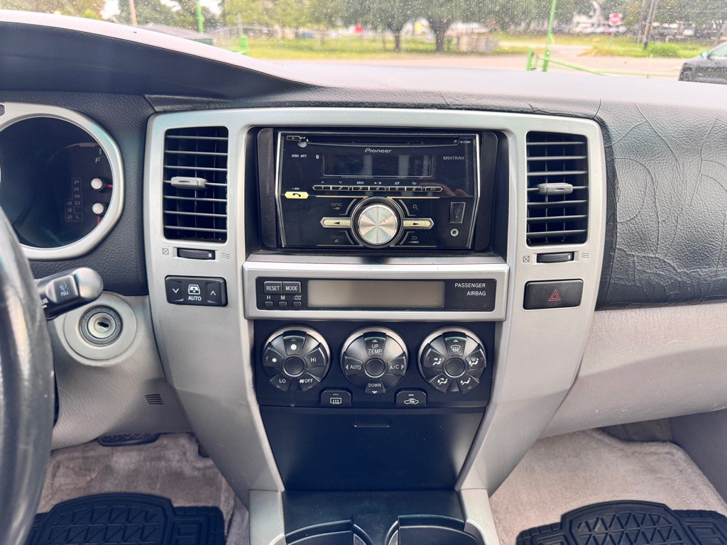 2005 Toyota 4Runner Image 20
