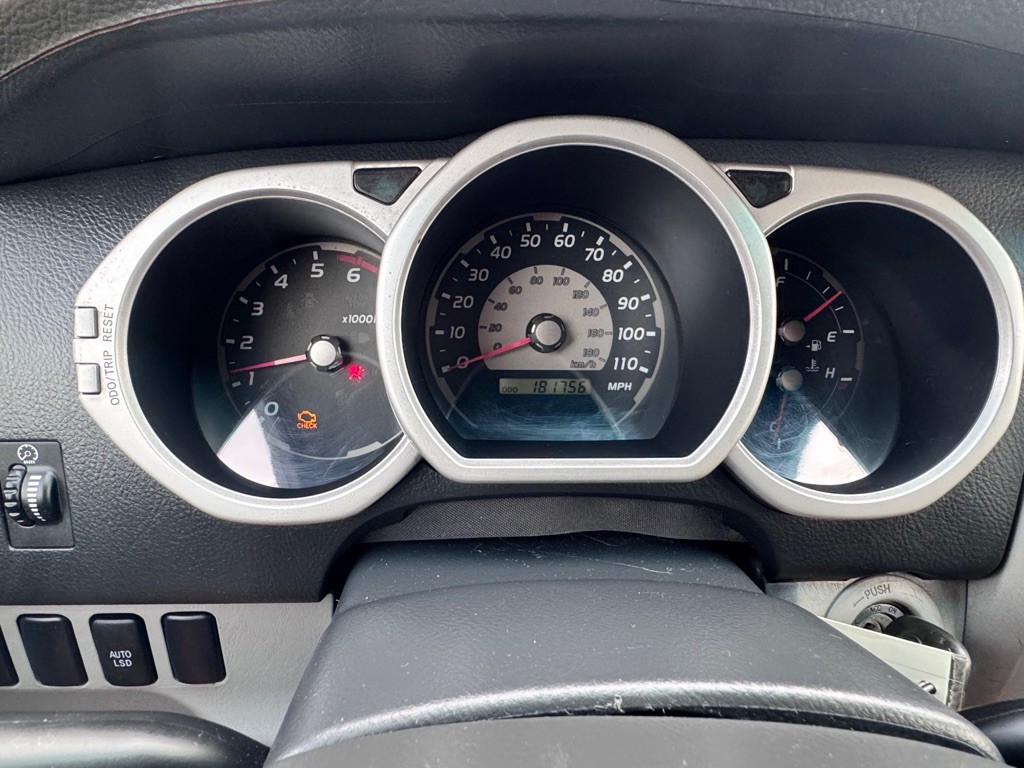 2005 Toyota 4Runner Image 25