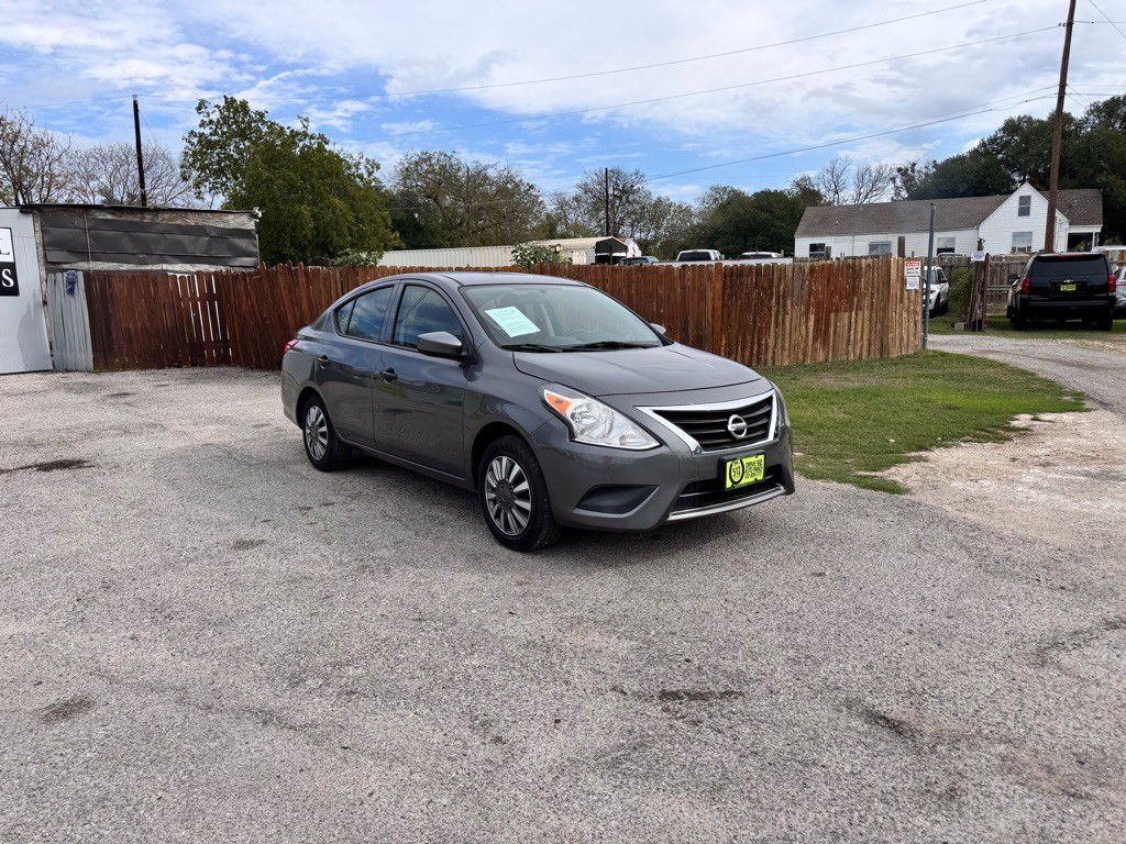 2019 Nissan Versa Image 2
