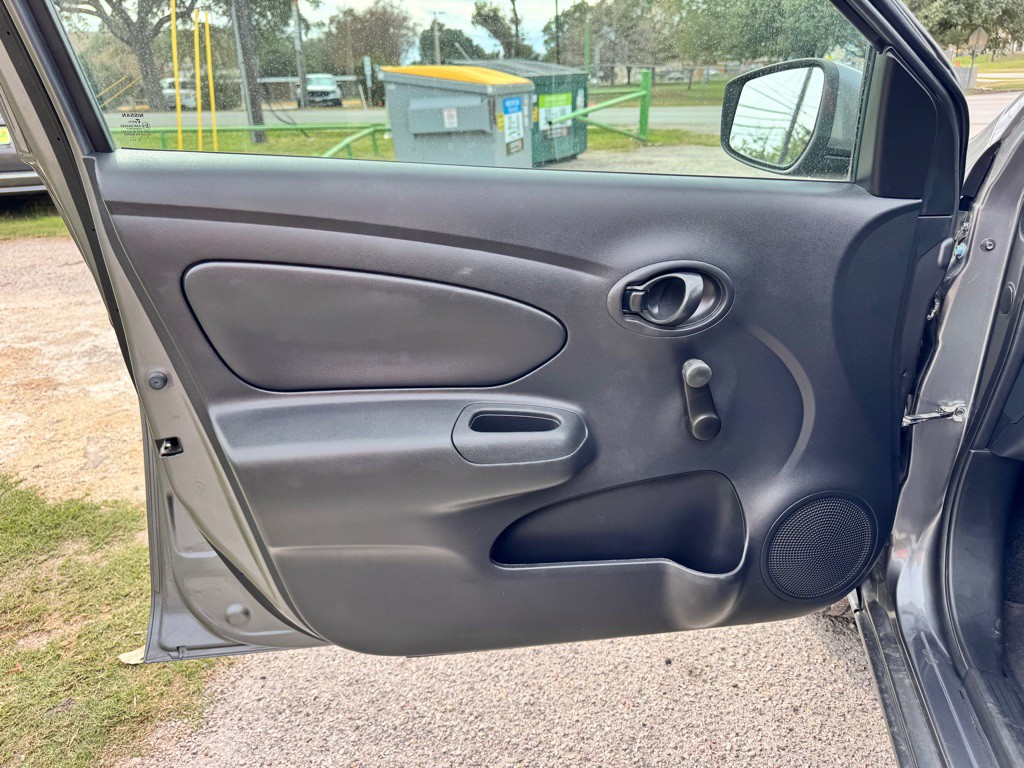 2019 Nissan Versa Image 11