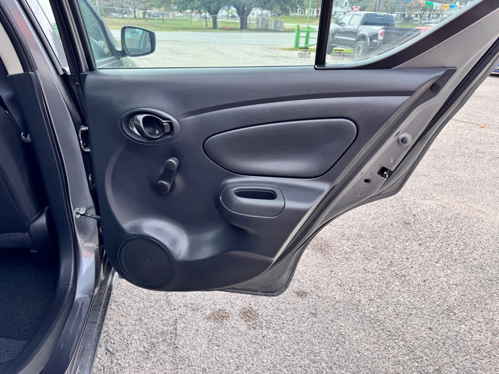 2019 Nissan Versa Image 15