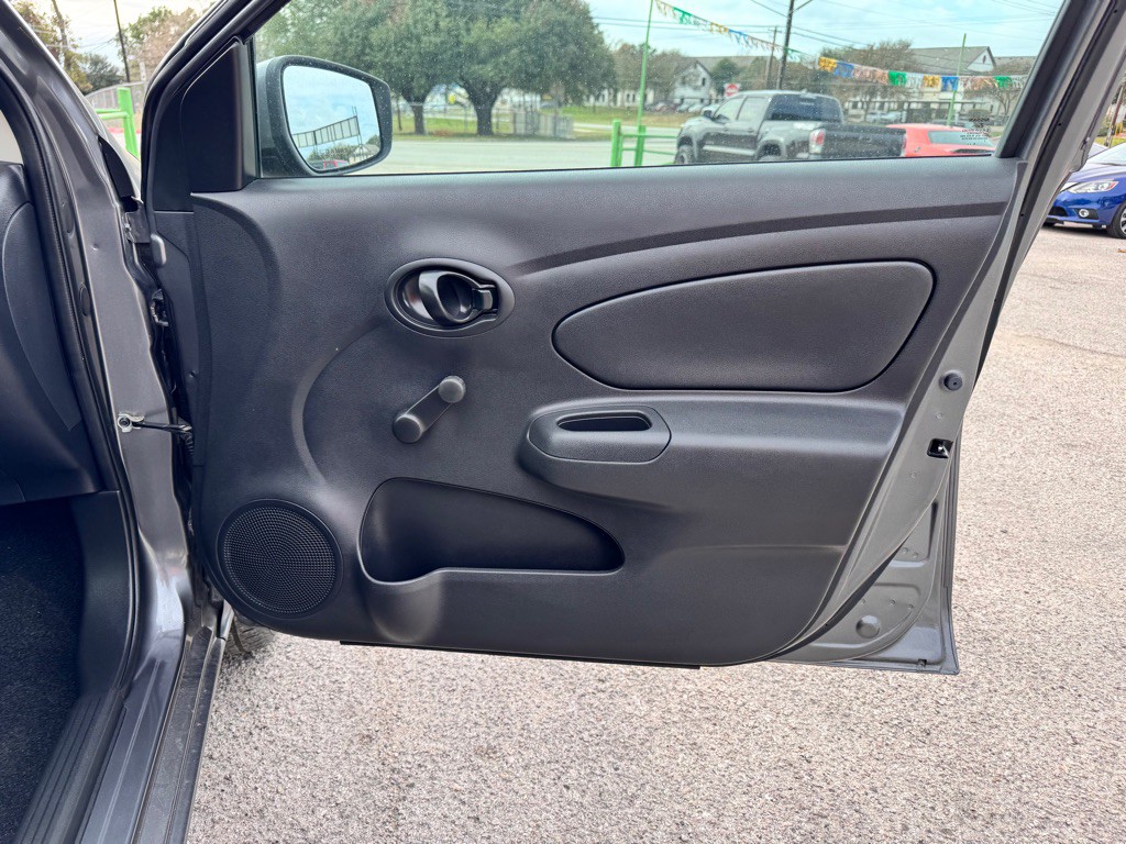 2019 Nissan Versa Image 17