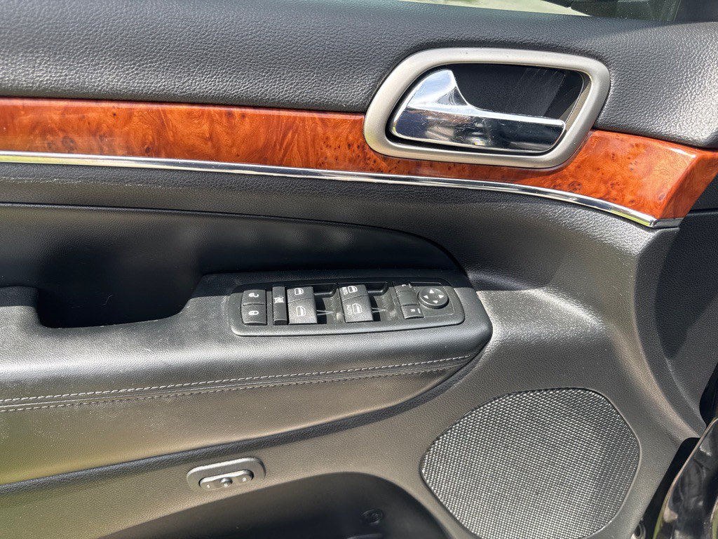 2012 Jeep Grand Cherokee Image 10