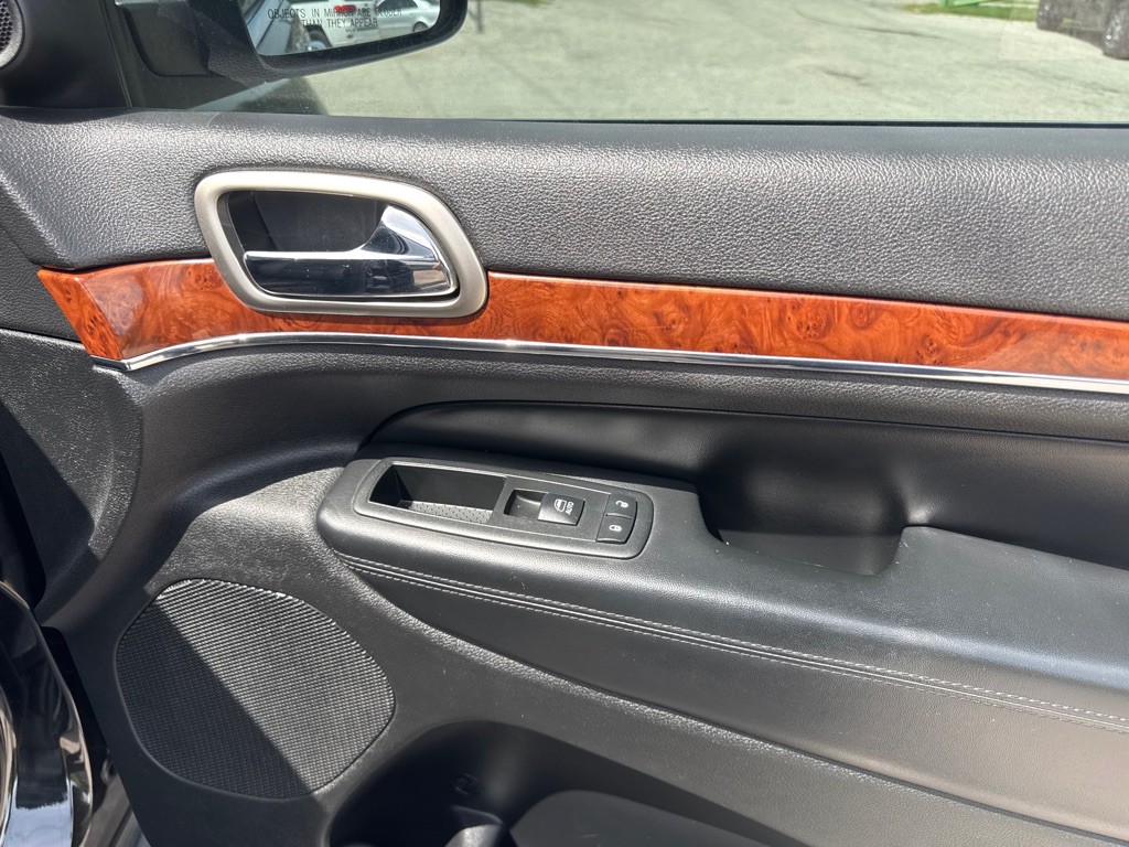 2012 Jeep Grand Cherokee Image 16