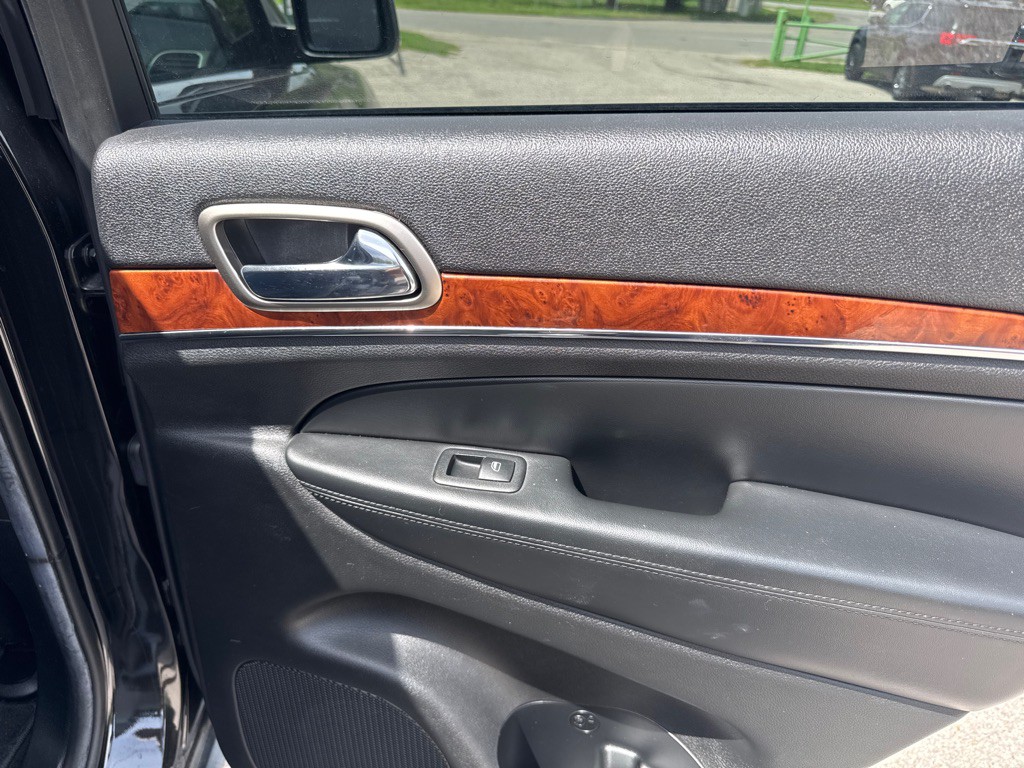 2012 Jeep Grand Cherokee Image 19