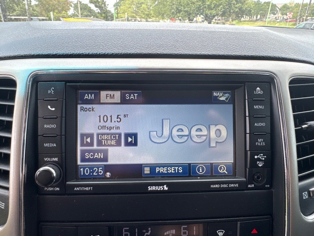 2012 Jeep Grand Cherokee Image 24