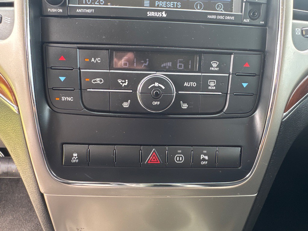2012 Jeep Grand Cherokee Image 25