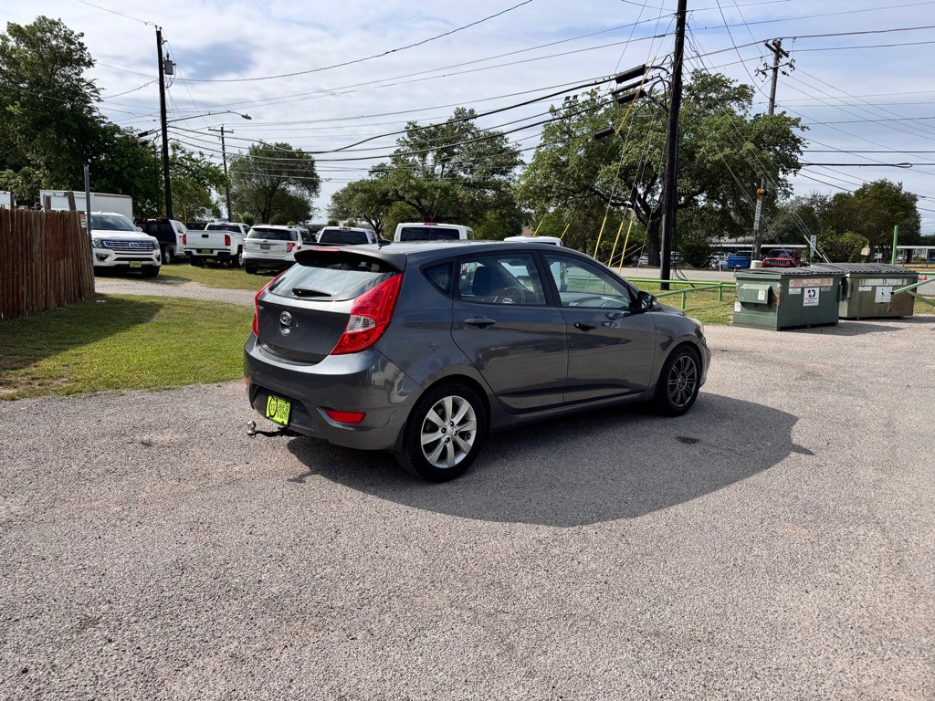 2013 Hyundai Accent Image 4