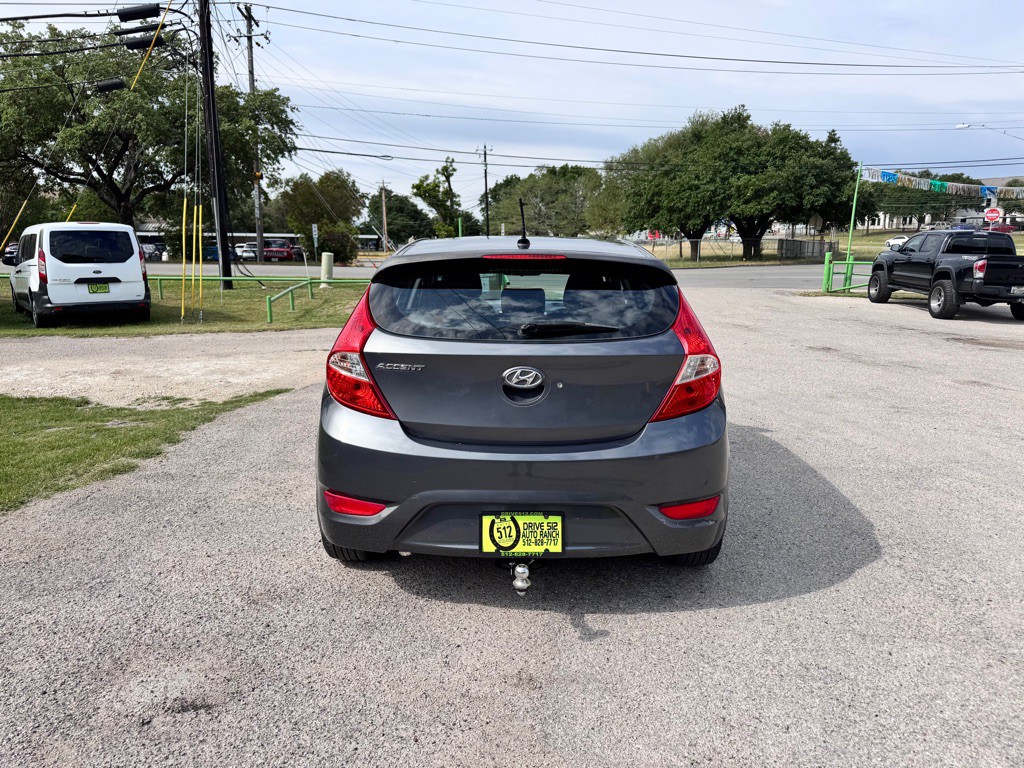 2013 Hyundai Accent Image 5