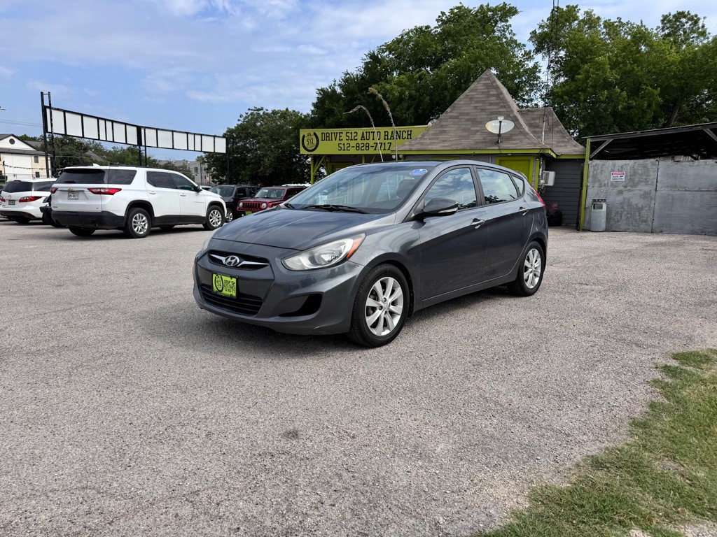 2013 Hyundai Accent Image 10