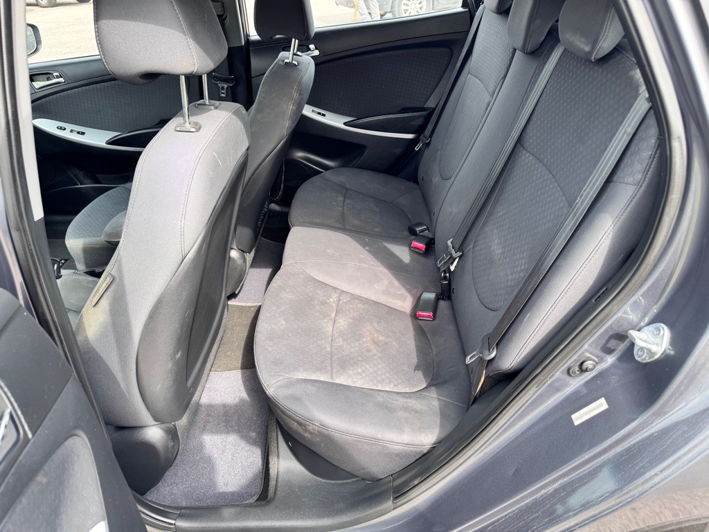 2013 Hyundai Accent Image 15