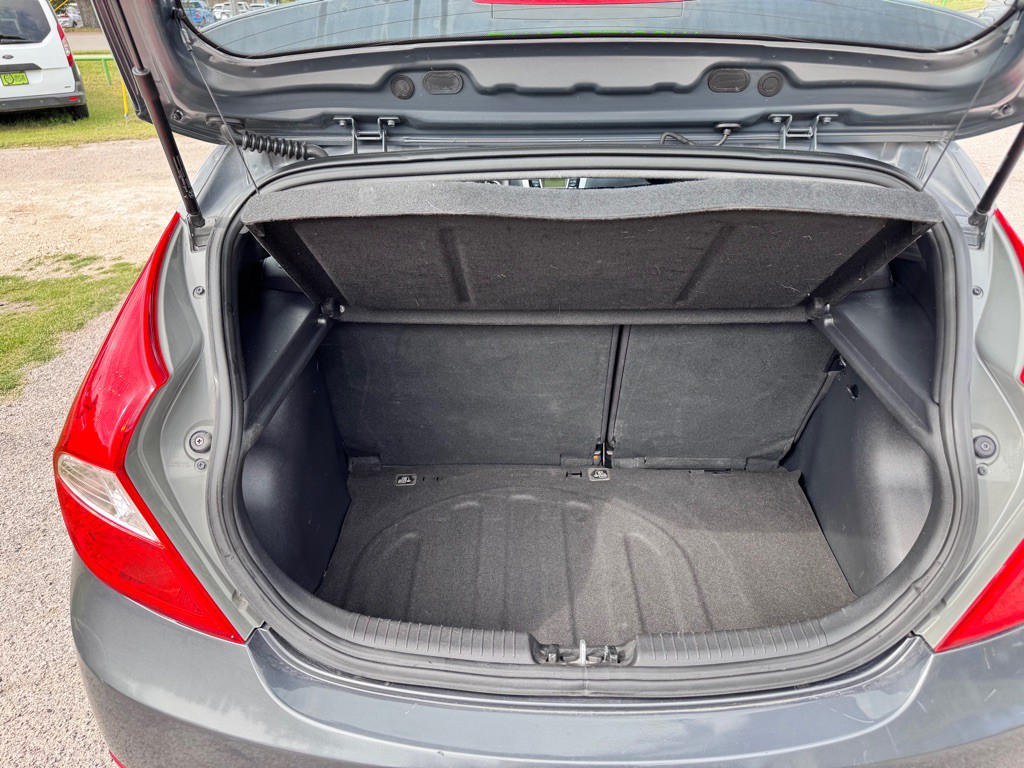 2013 Hyundai Accent Image 20