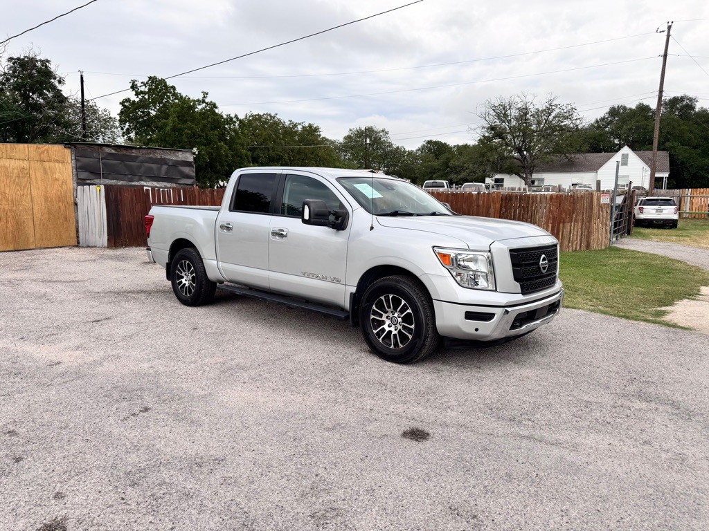 2021 Nissan Titan Image 2