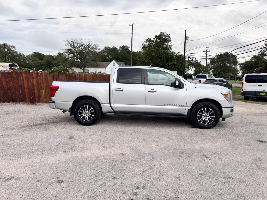 2021 Nissan Titan Image 3