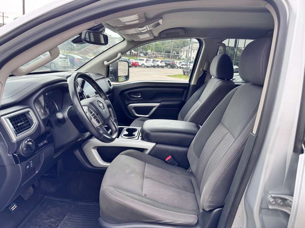 2021 Nissan Titan Image 11