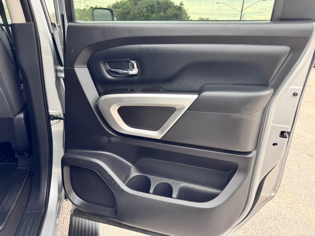 2021 Nissan Titan Image 14