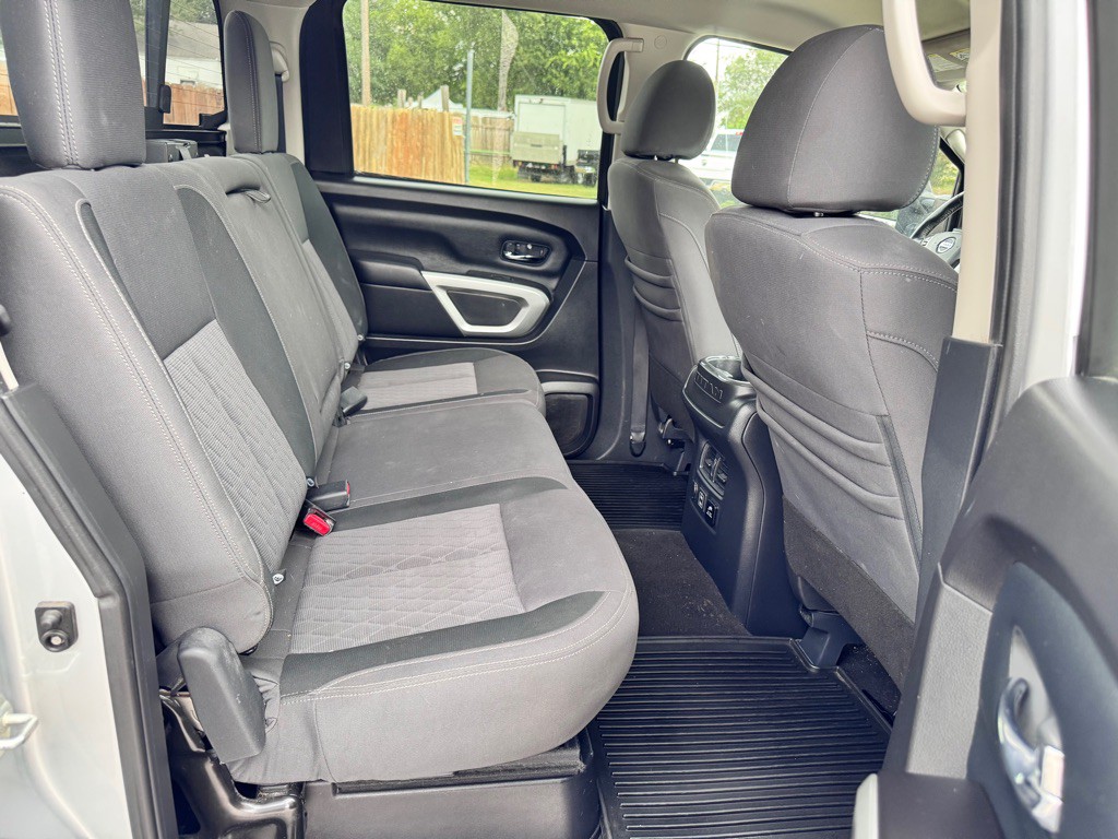2021 Nissan Titan Image 15