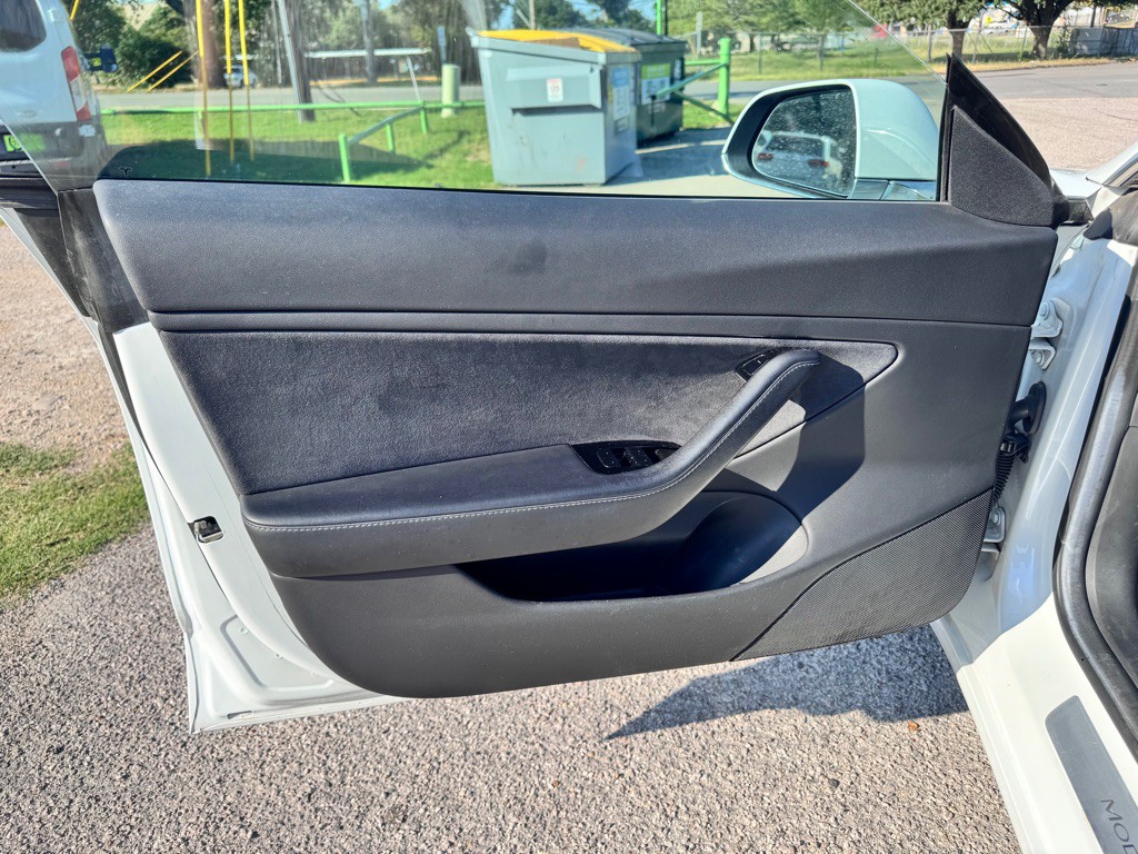 2017 Tesla Model 3 Image 9