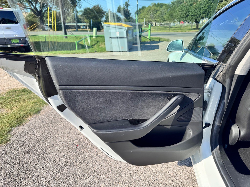 2017 Tesla Model 3 Image 11