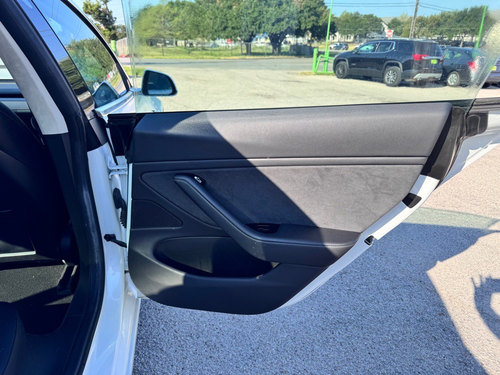 2017 Tesla Model 3 Image 13