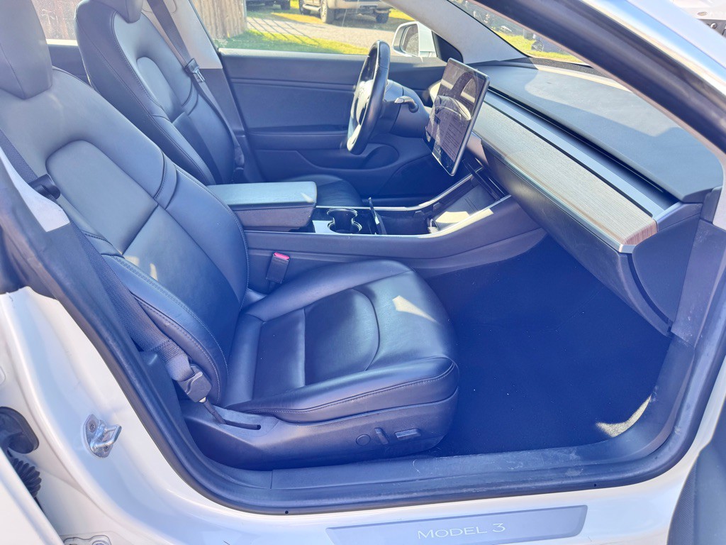2017 Tesla Model 3 Image 16