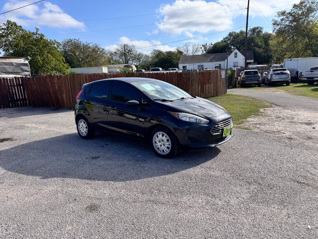 2015 Ford Fiesta Image 1