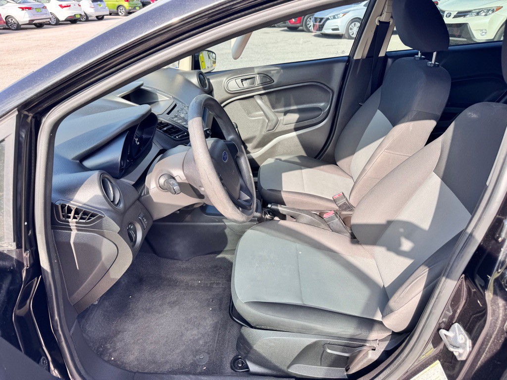 2015 Ford Fiesta Image 12