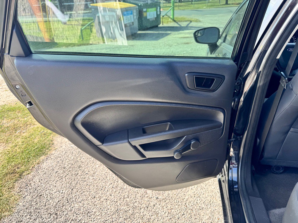 2015 Ford Fiesta Image 13