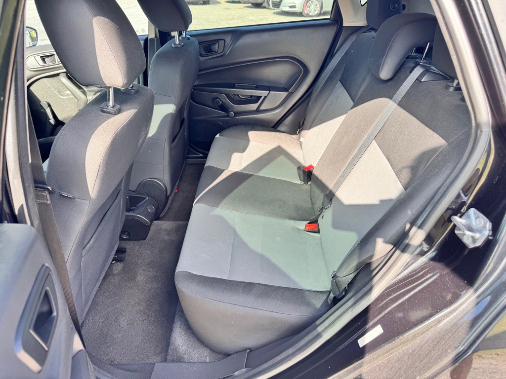 2015 Ford Fiesta Image 14