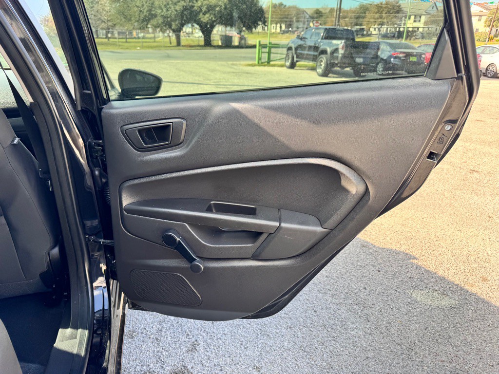 2015 Ford Fiesta Image 15