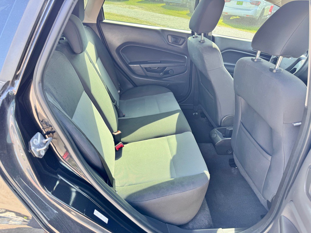 2015 Ford Fiesta Image 16