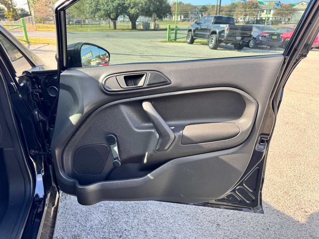 2015 Ford Fiesta Image 17