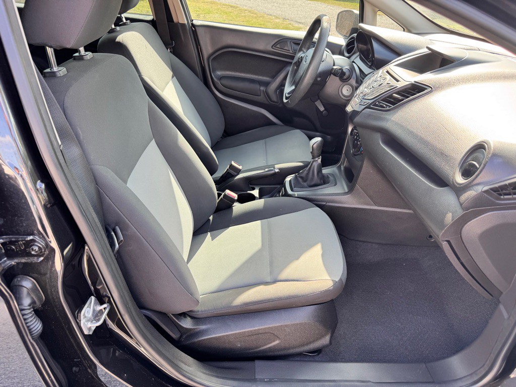 2015 Ford Fiesta Image 18