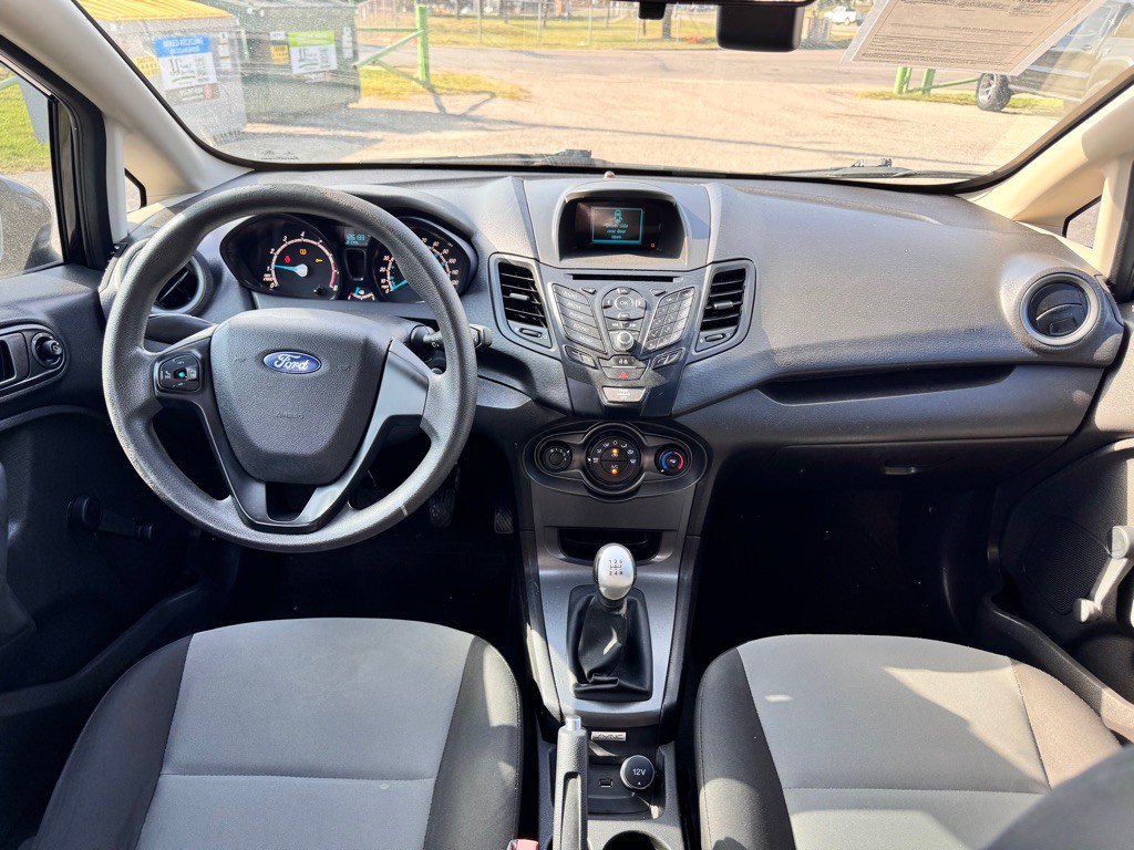 2015 Ford Fiesta Image 19