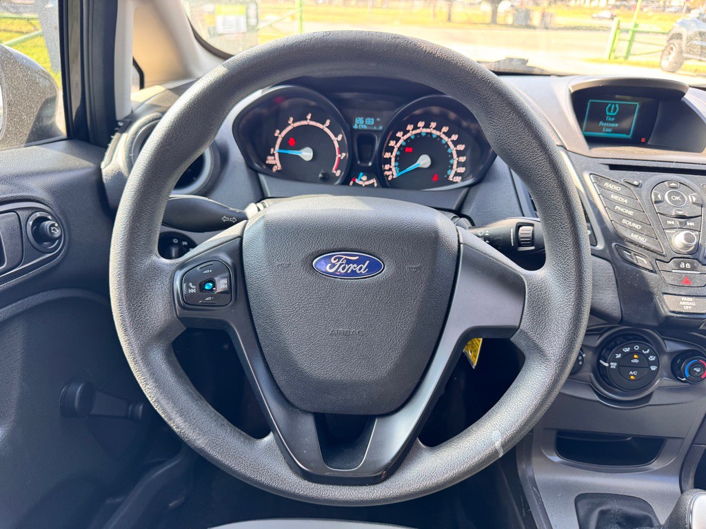 2015 Ford Fiesta Image 20