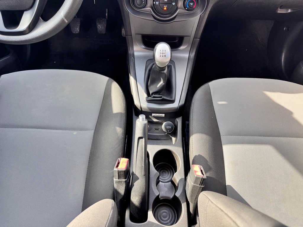 2015 Ford Fiesta Image 22