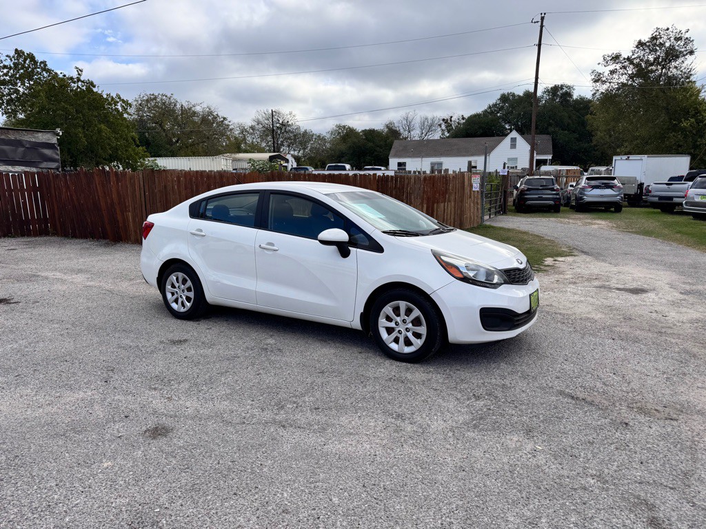2015 Kia Rio Image 2
