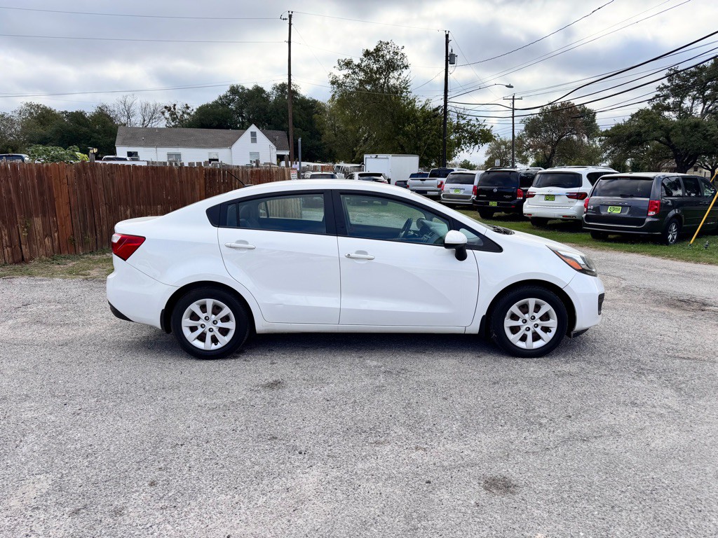 2015 Kia Rio Image 3