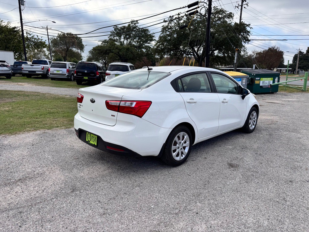 2015 Kia Rio Image 4