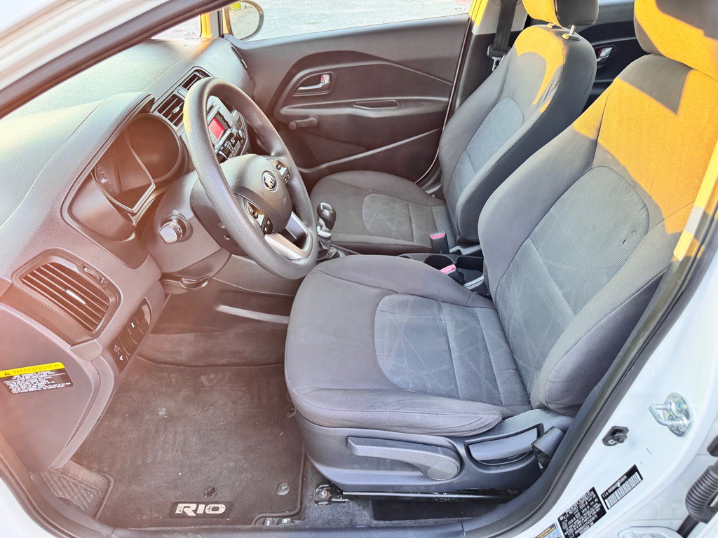 2015 Kia Rio Image 11