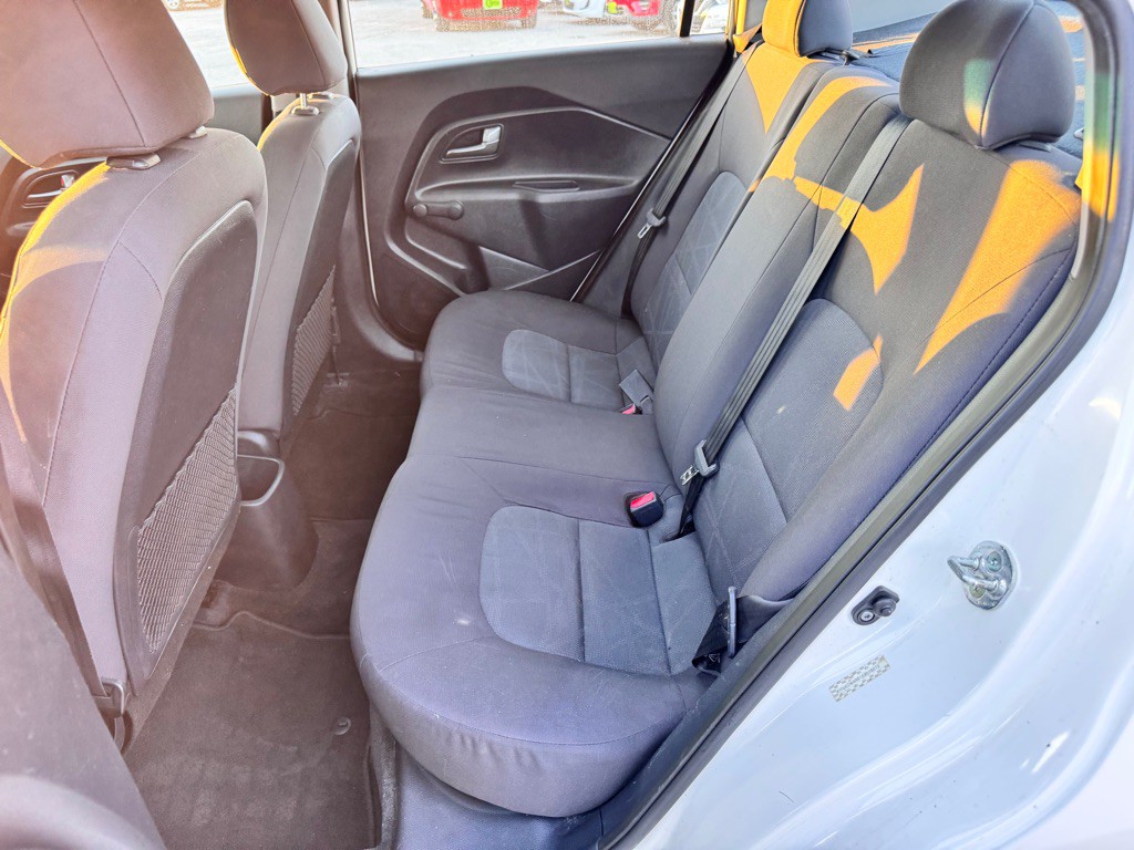 2015 Kia Rio Image 13
