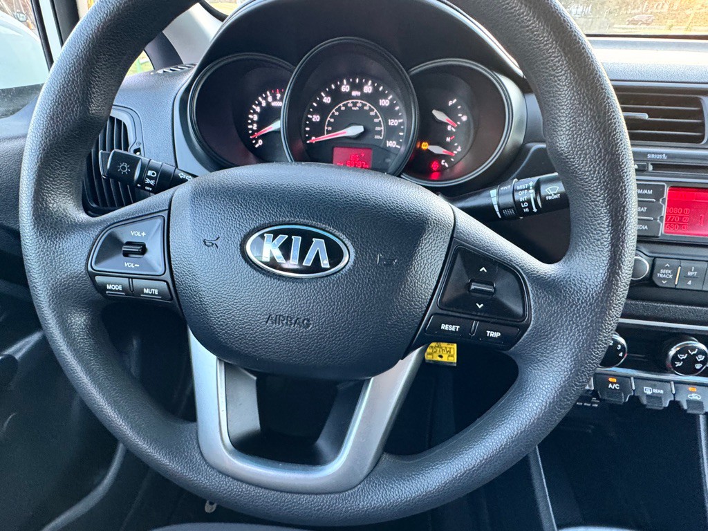 2015 Kia Rio Image 21
