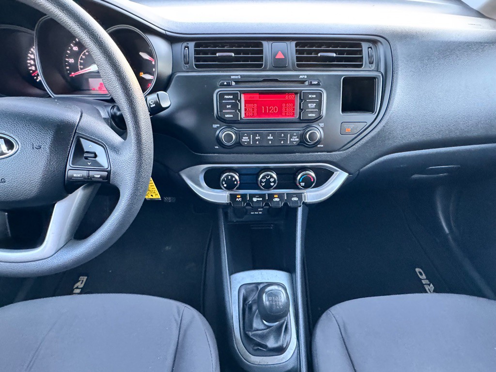 2015 Kia Rio Image 22
