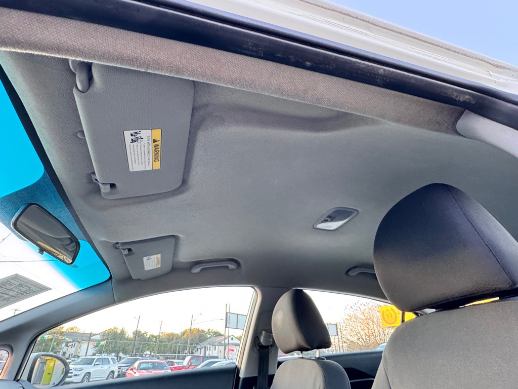 2015 Kia Rio Image 24