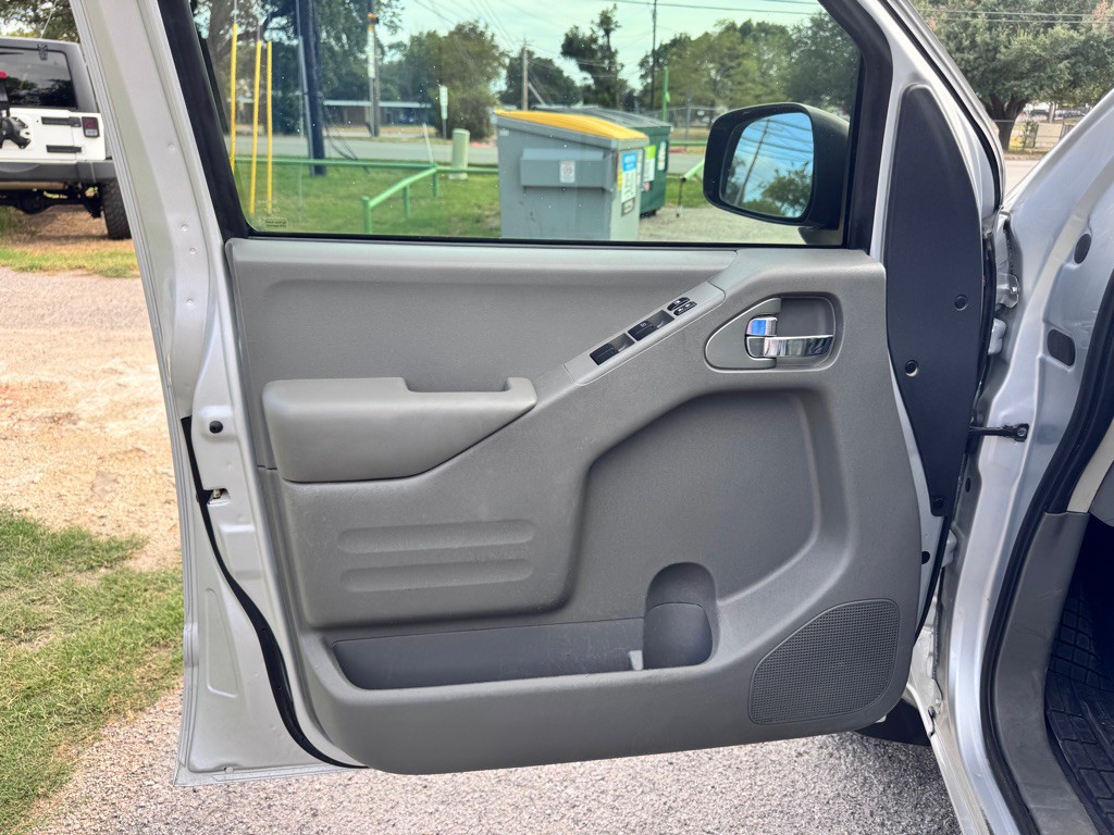 2021 Nissan Frontier Image 10