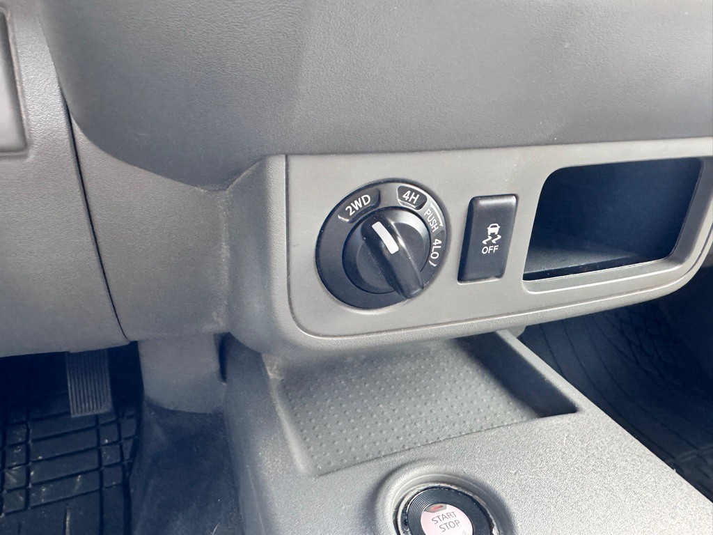 2021 Nissan Frontier Image 24
