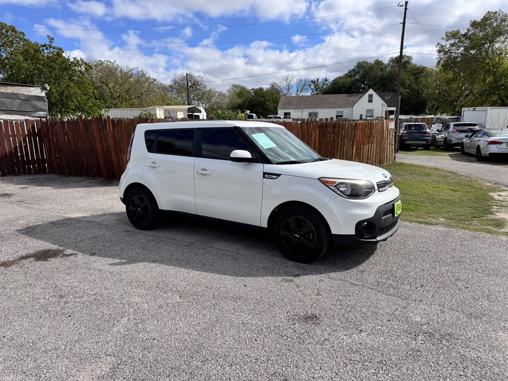 2017 Kia Soul Image 2