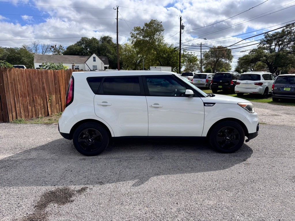 2017 Kia Soul Image 3