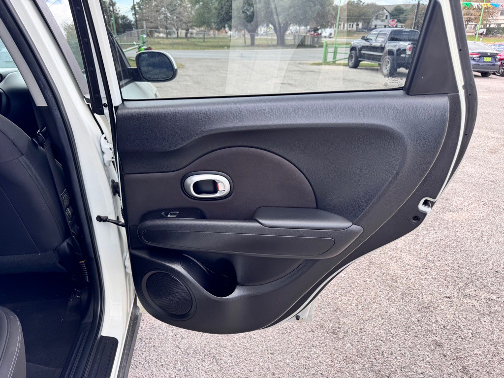 2017 Kia Soul Image 16