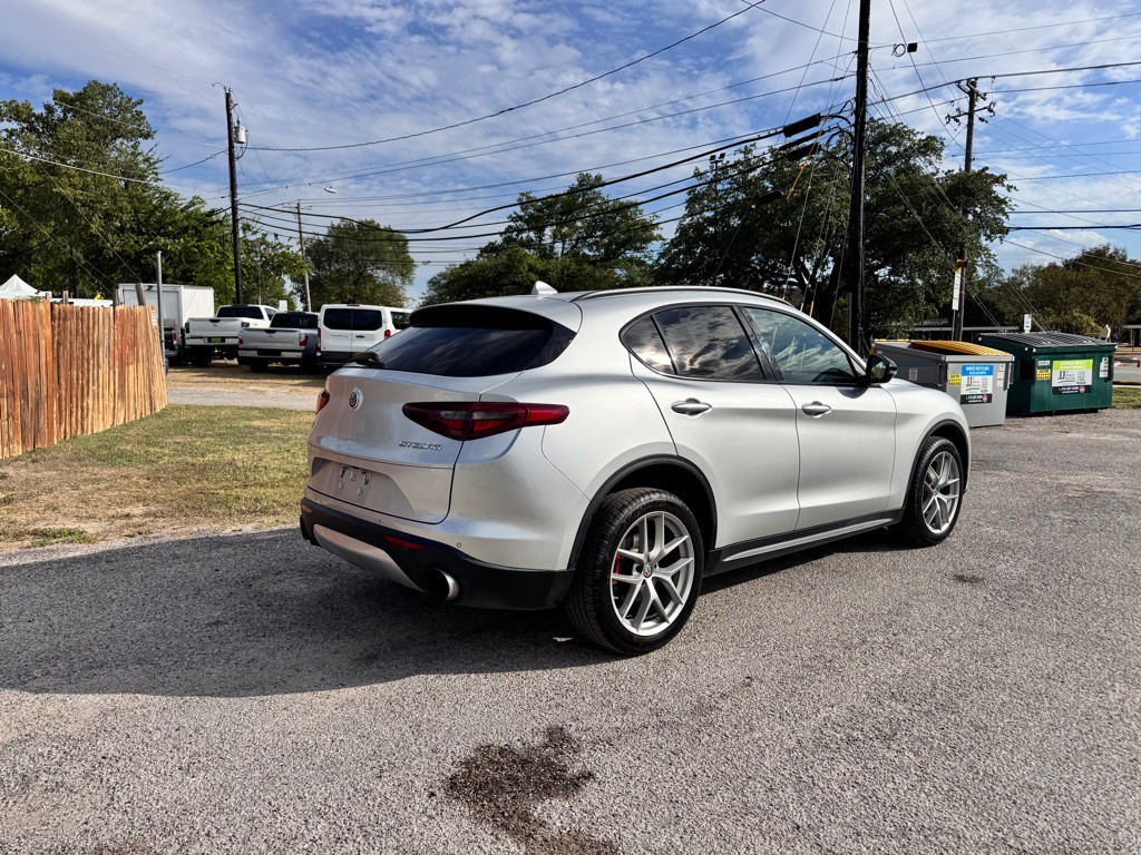 2018 Alfa Romeo Stelvio Image 4